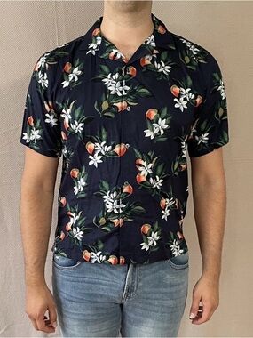 Abercrombie and Fitch men’s M citrus and floral button down short sleeve shirt